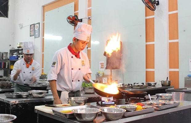 Top 7 bài thơ sâu lắng nhất tôn vinh nghề bếp