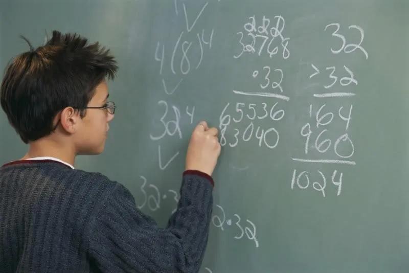10 Bí Quyết Vàng Giúp Bạn Thành Thạo Môn Toán