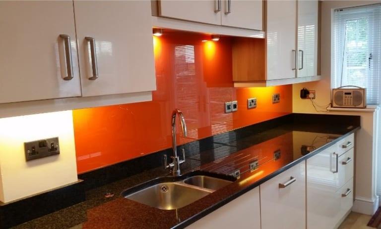 Top 5 đơn vị thi công kính màu ốp bếp hàng đầu Hà Nội - Chất lượng đẳng cấp, thiết kế tinh tế