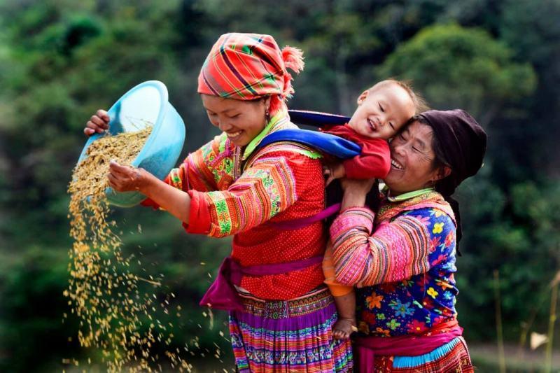 5 Áng văn xuất sắc nhất về trang phục truyền thống các dân tộc