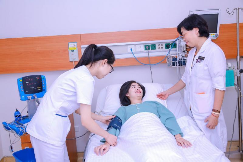 Top 10 bài văn miêu tả bác sĩ hoặc y tá đang chăm sóc bệnh nhân dành cho học sinh lớp 5 hay nhất
