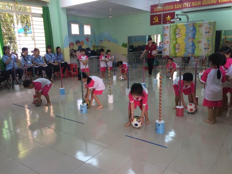 23 Trò chơi dân gian và vận động thể chất thú vị giúp trẻ mầm non phát triển toàn diện