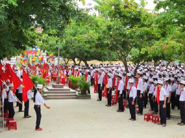 Top 7 Bài văn mẫu tả thầy cô tổng phụ trách Đội ấn tượng nhất dành cho học sinh lớp 6