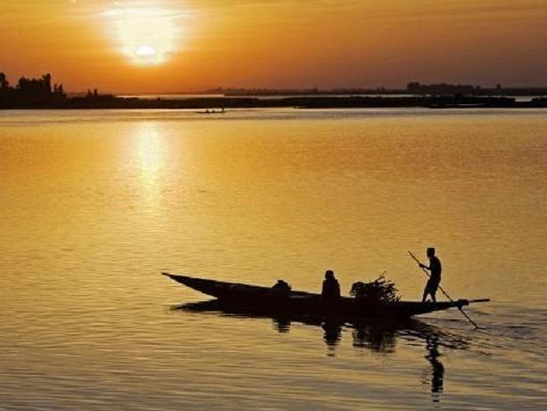 7 bài phân tích sâu sắc thi phẩm 'Thuyền và biển' - Kiệt tác tình yêu của Xuân Quỳnh (Ngữ văn 11)