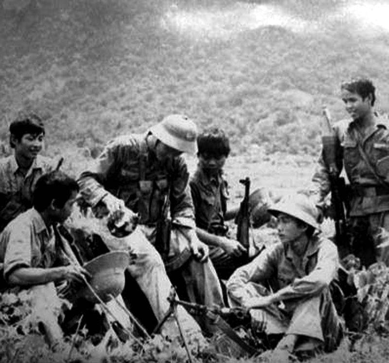 Tuyển tập 8 bài phân tích sâu sắc nhất về thi phẩm 'Phương ấy' của nhà thơ Hoàng Nhuận Cầm (Ngữ văn lớp 10)