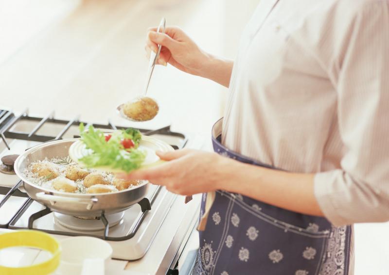 Top 16 bài văn tả mẹ em đang nấu cơm (lớp 5) hay nhất