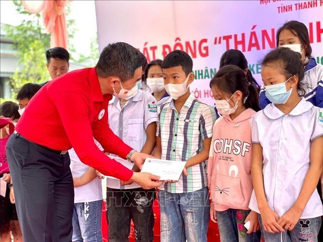 10 bài văn nghị luận sâu sắc về sức mạnh lan tỏa của lòng tử tế trong xã hội hiện đại - Dành cho học sinh lớp 12