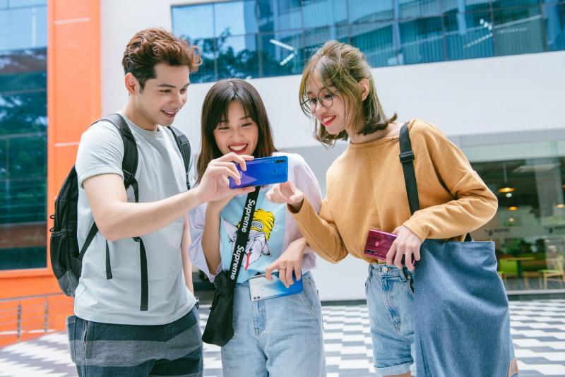 Top 6 bài viết cảm nhận sâu sắc về triết lý: 'Tuổi trẻ tựa cơn mưa rào - dẫu từng ớn lạnh vì dầm mưa, trái tim vẫn khao khát được ngụp lặn trong màn nước mát lành ấy thêm lần nữa'