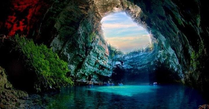 6 Áng văn cảm nhận sâu sắc nhất về tác phẩm "Động Phong Nha" - Tinh hoa văn học Trần Hoàng