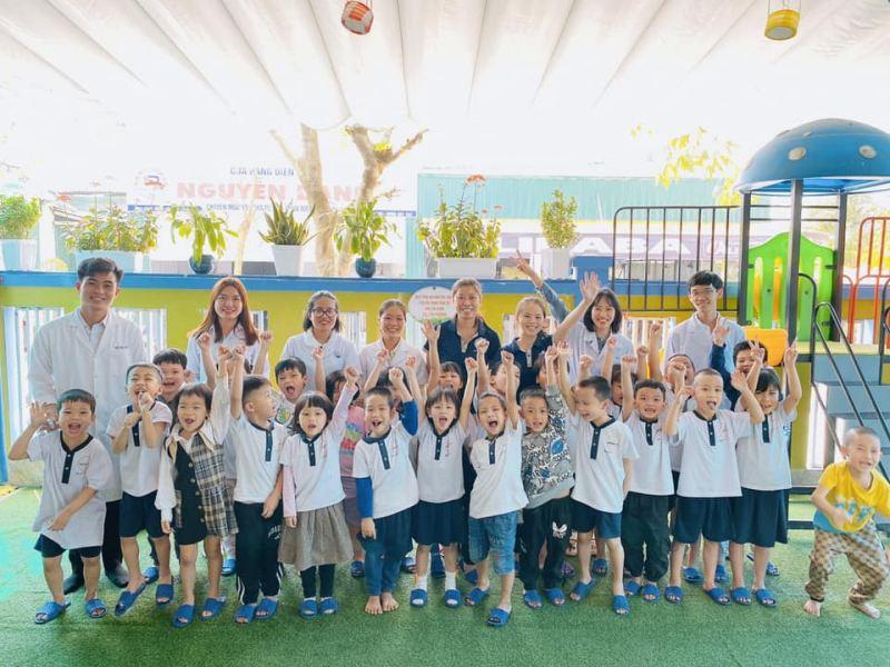 Tuyển chọn 9 bài thơ hay nhất dạy bé lễ phép - Gieo mầm nhân cách trẻ thơ