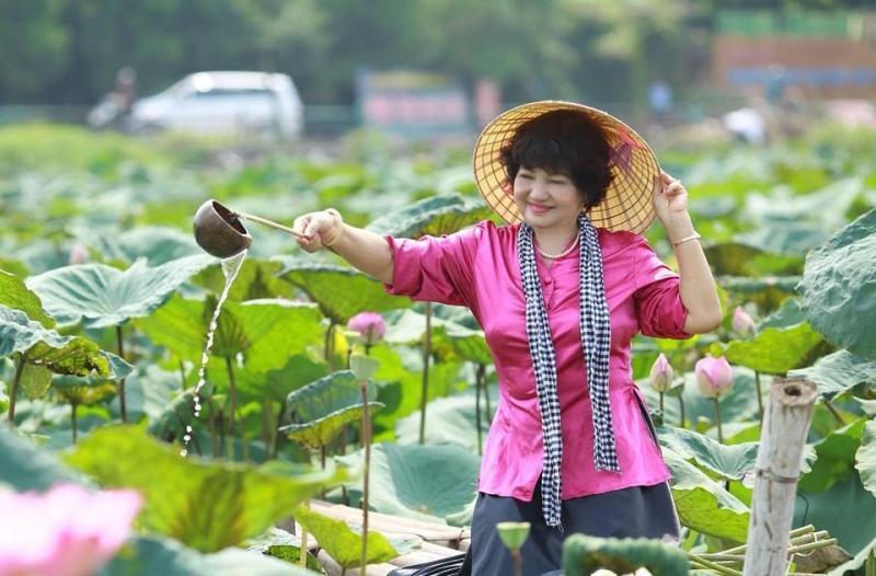 11 Áng thơ tình xuất sắc của nữ sĩ Lê Hương