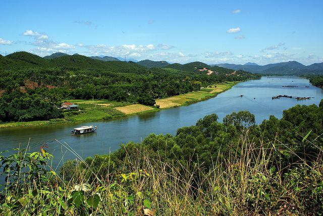 12 Bài phân tích ấn tượng nhất về kiệt tác 'Ai đã đặt tên cho dòng sông' - Hoàng Phủ Ngọc Tường