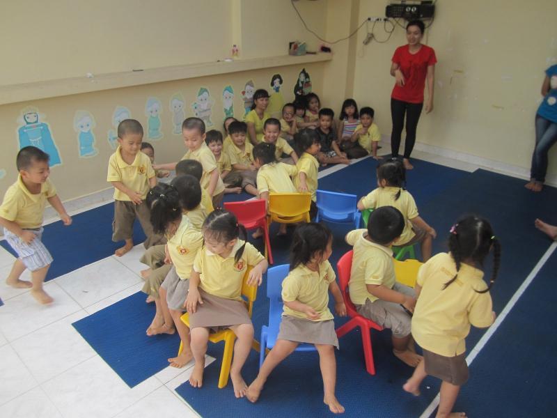 20 Trò chơi vòng tròn thú vị nhất cho bé mầm non - Học mà chơi, chơi mà học