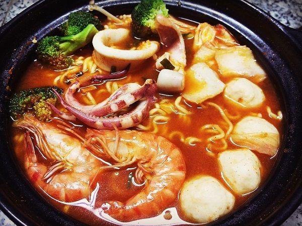 8 Địa chỉ mì cay Đà Lạt 'đốn tim' thực khách - Hương vị cay nồng giữa lòng phố núi