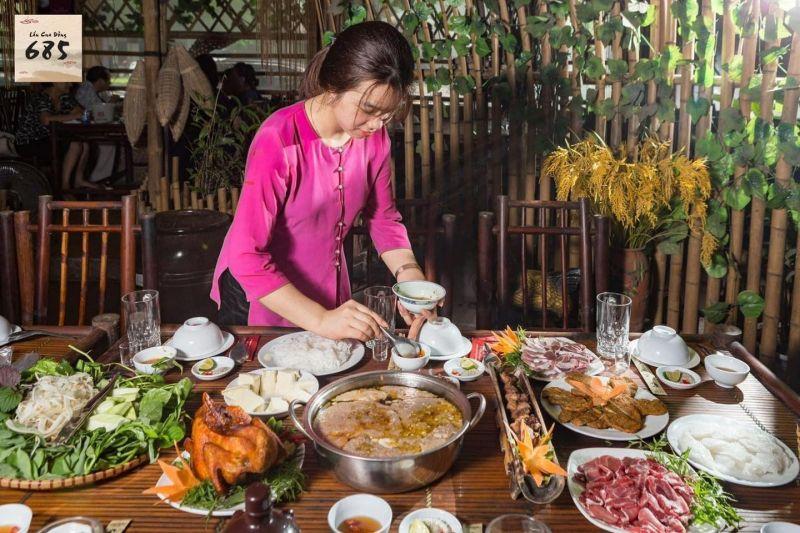 Top 10 địa điểm ẩm thực đáng thử nhất dọc phố Lạc Long Quân, Hà Nội