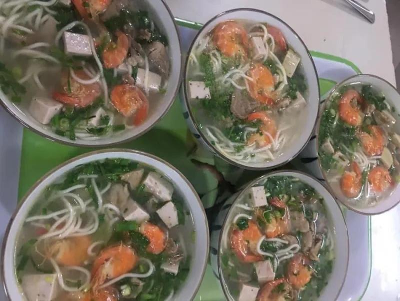 10 địa chỉ thưởng thức cháo canh đậm chất Hà Tĩnh không thể bỏ qua