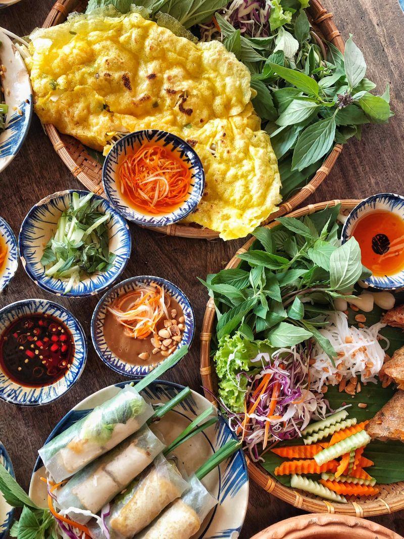 8 Địa điểm ẩm thực đáng trải nghiệm nhất trên đường Hồ Tùng Mậu, TP.HCM