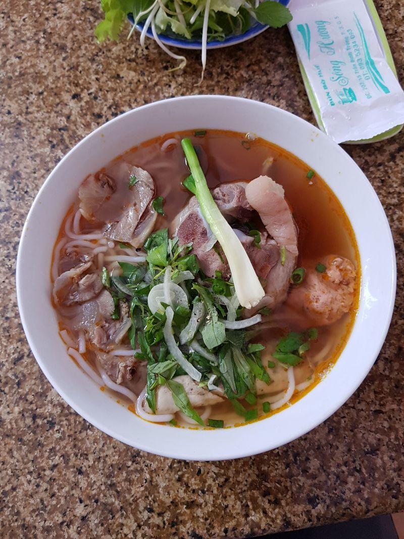10 địa điểm ẩm thực tuyệt hảo không thể bỏ qua trên đường Trần Bình Trọng, TP.HCM