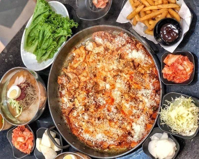 8 Địa điểm thưởng thức gà xào phô mai đẳng cấp nhất Hà Nội