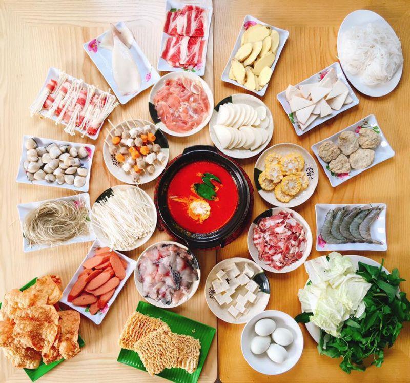 10 địa chỉ ẩm thực đáng trải nghiệm nhất trên phố Lĩnh Nam, Hà Nội