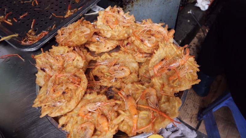 15 địa chỉ bánh tôm giòn rụm đáng trải nghiệm nhất tại Hà Nội