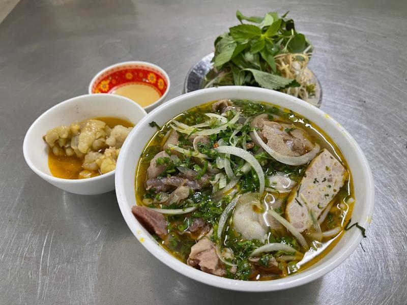 11 Quán ăn Sài Gòn được giới nghệ sĩ và người nổi tiếng 'chọn mặt gửi vàng'