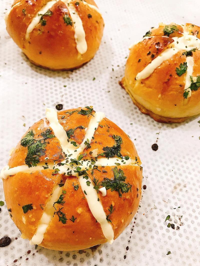 4 Cách chế biến bánh mì bơ tỏi đơn giản, thơm ngon đúng điệu