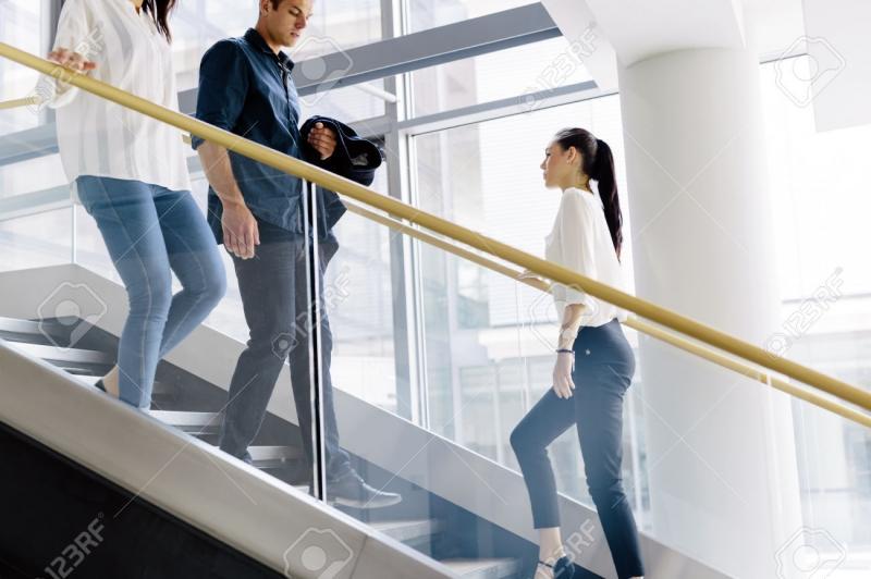 9 Phương Pháp Giúp Chị Em Kiểm Soát Cơn Thèm Ăn Khi Làm Việc