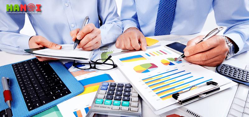 Doanh nghiệp nhỏ nên tự xử lý kế toán hay thuê chuyên gia? Đây là câu hỏi mà nhiều chủ doanh nghiệp phải đối mặt. Cùng tìm hiểu những yếu tố cần cân nhắc khi quyết định lựa chọn giải pháp phù hợp.