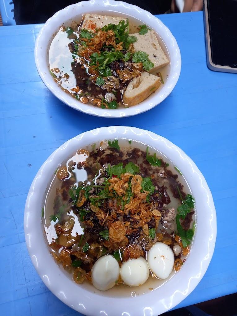 10 địa chỉ bánh đúc nóng ngon khó cưỡng tại Hà Nội