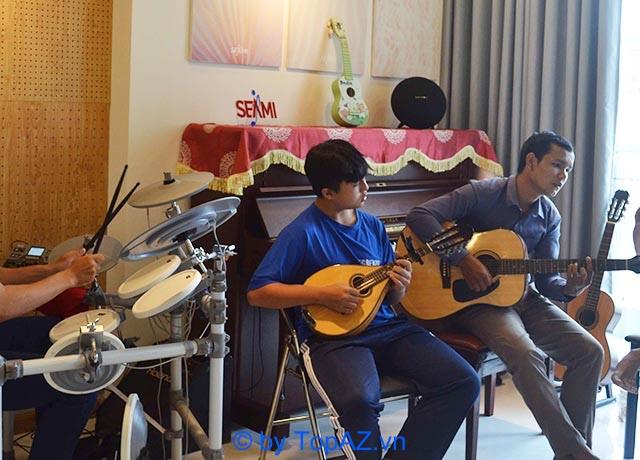 5 Địa chỉ học Guitar chất lượng nhất TP.HCM – Uy tín, hiệu quả đã được kiểm chứng