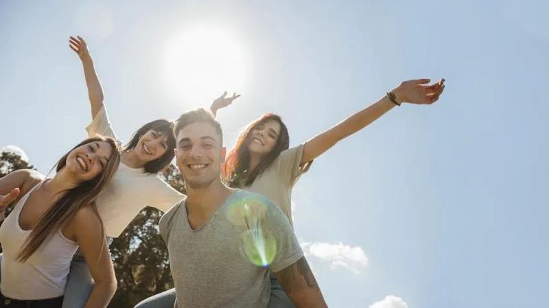 Top 5 Đoạn văn sâu sắc nhất về chủ đề "Hành trình tìm kiếm hạnh phúc"