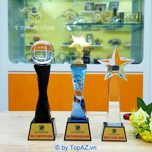 Top 5 xưởng chế tác kỷ niệm chương, cúp pha lê uy tín tại Hà Nội