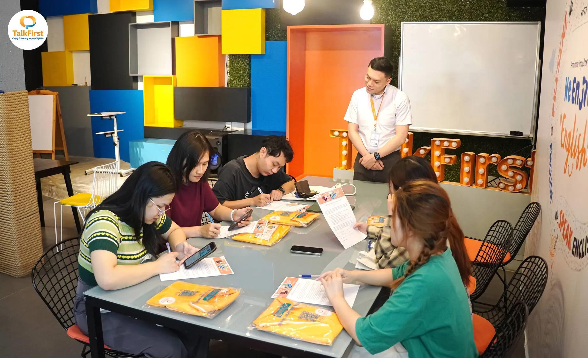 6 Đánh giá chi tiết & chân thực nhất về trung tâm Anh ngữ TalkFirst