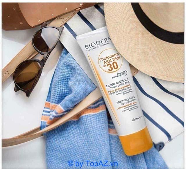 Đánh giá kem chống nắng Bioderma Photoderm AKN Mat SPF 30 cho da hỗn hợp thiên dầu