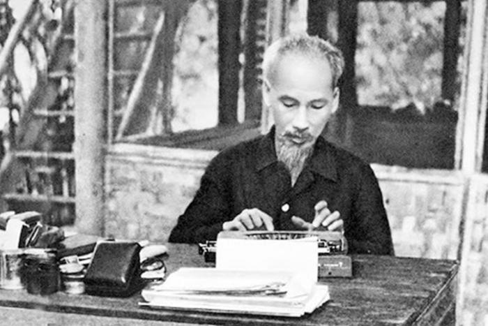 Top 10 Bài thơ hay viết về Bác Hồ