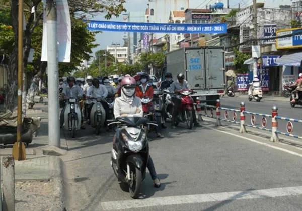 10 bí kíp lái xe máy an toàn ai cũng cần nắm rõ
