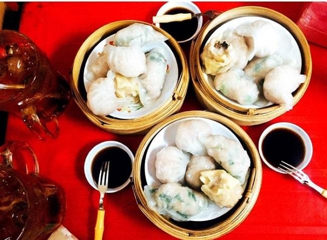 10 địa điểm ăn vặt đường phốỉ đáng trải nghiệm nhất tại Quận 5