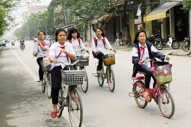 Top 7 Dàn ý chi tiết về bài văn miêu tả con đường đến trường