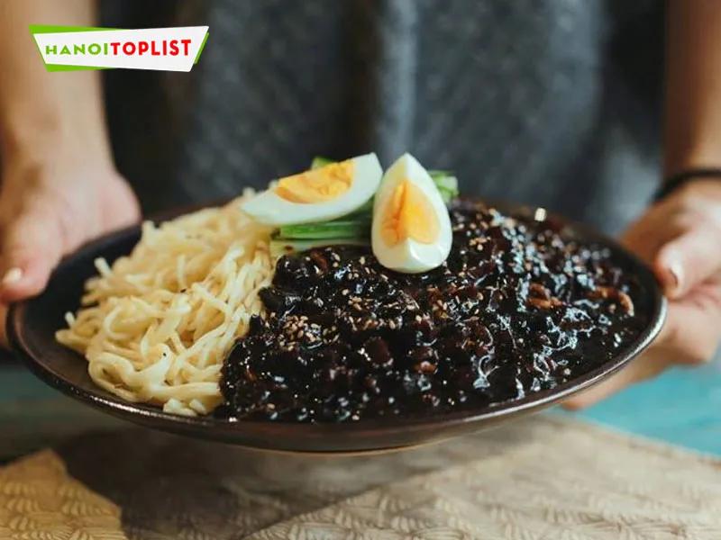Khám phá TOP 10+ địa chỉ bán mì trộn tương đen chuẩn vị tại Hà Nội