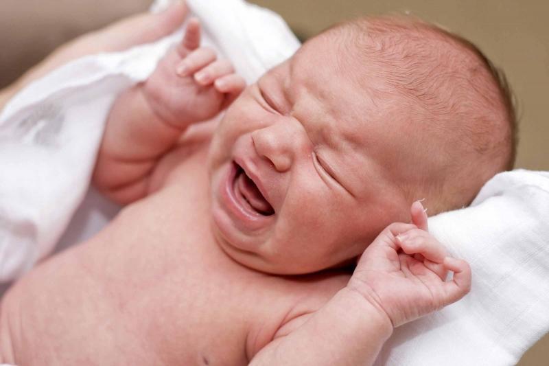 10 dấu hiệu đáng báo động ở trẻ sơ sinh mẹ cần nhận biết sớm