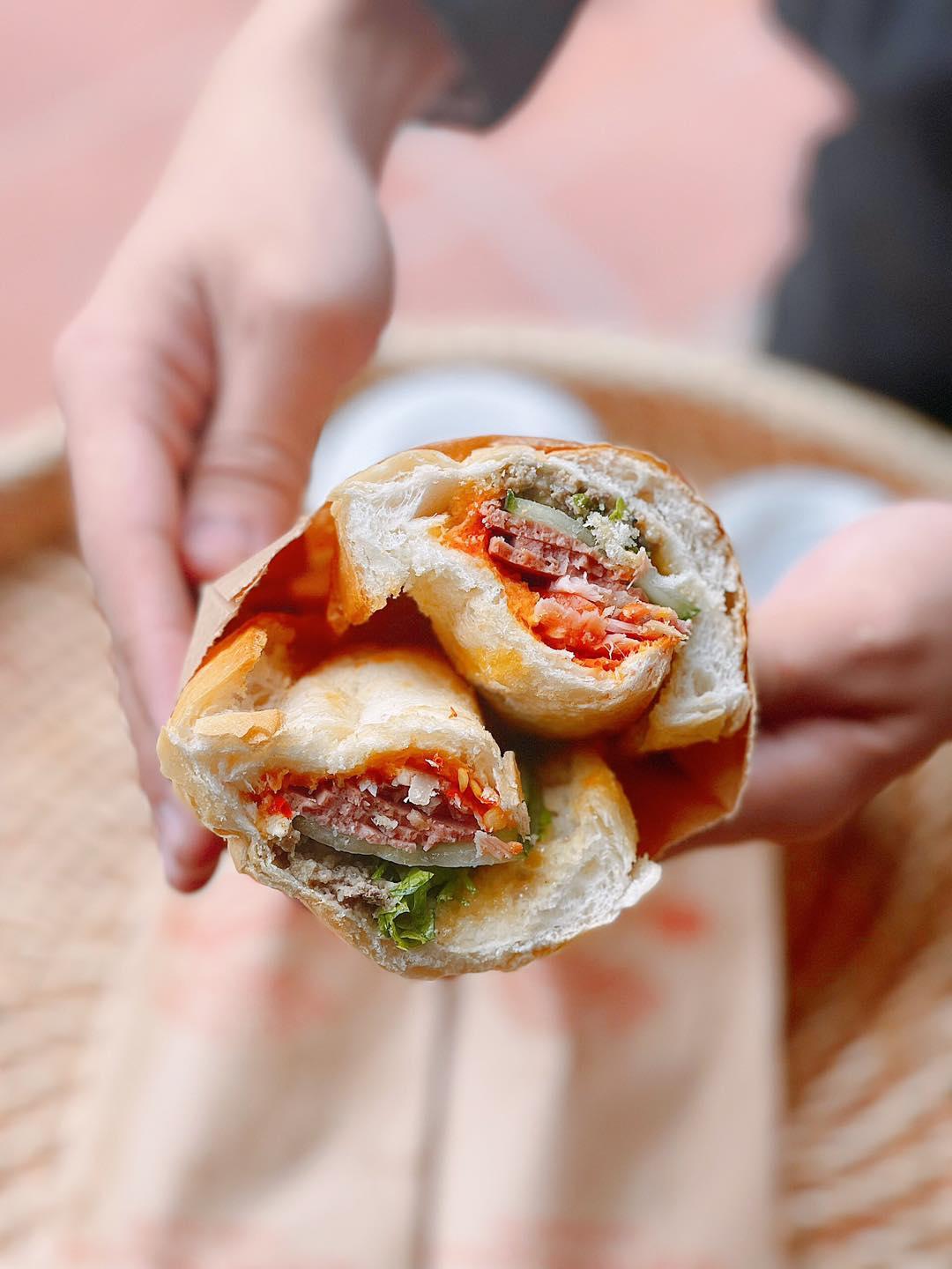 Khám phá Top 10 tiệm bánh mì gây thương nhớ nhất Vinh - Nghệ An