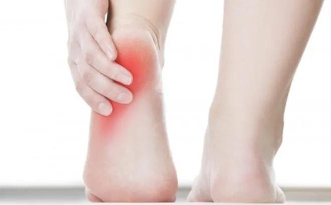 8 dấu hiệu báo động từ đôi chân cần thăm khám ngay