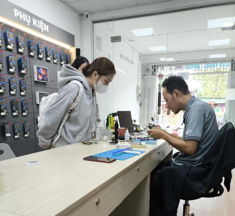 5 Địa điểm sửa chữa điện thoại đáng tin cậy hàng đầu tại Quận 8, TP.HCM