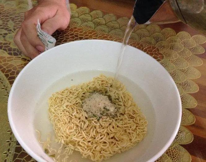 10 lưu ý vàng khi thưởng thức mỳ gói đúng cách