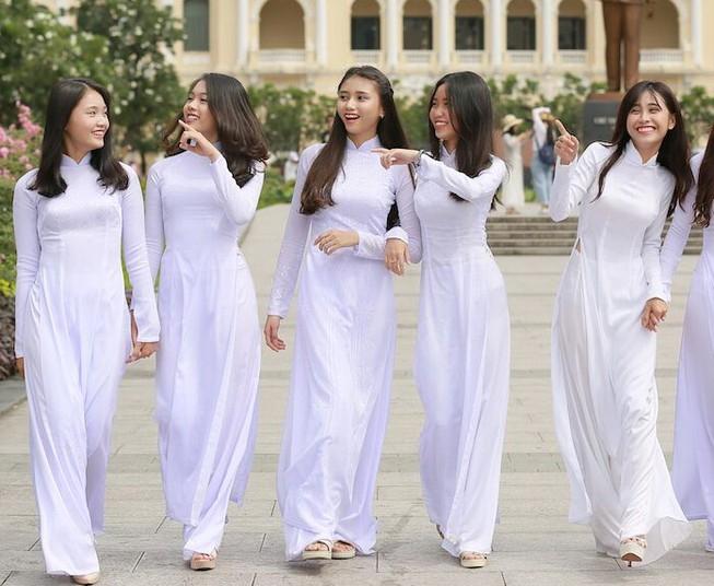 Top 10 Bài văn mẫu thuyết minh về áo dài Việt Nam ấn tượng nhất