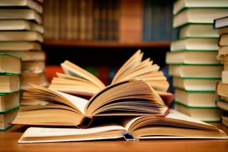 6 Đoạn văn đặc sắc luận bàn về triết lý: 'Thử thách vĩ đại nhất đời người chính lúc đứng dưới ánh hào quang' (G.Welles)