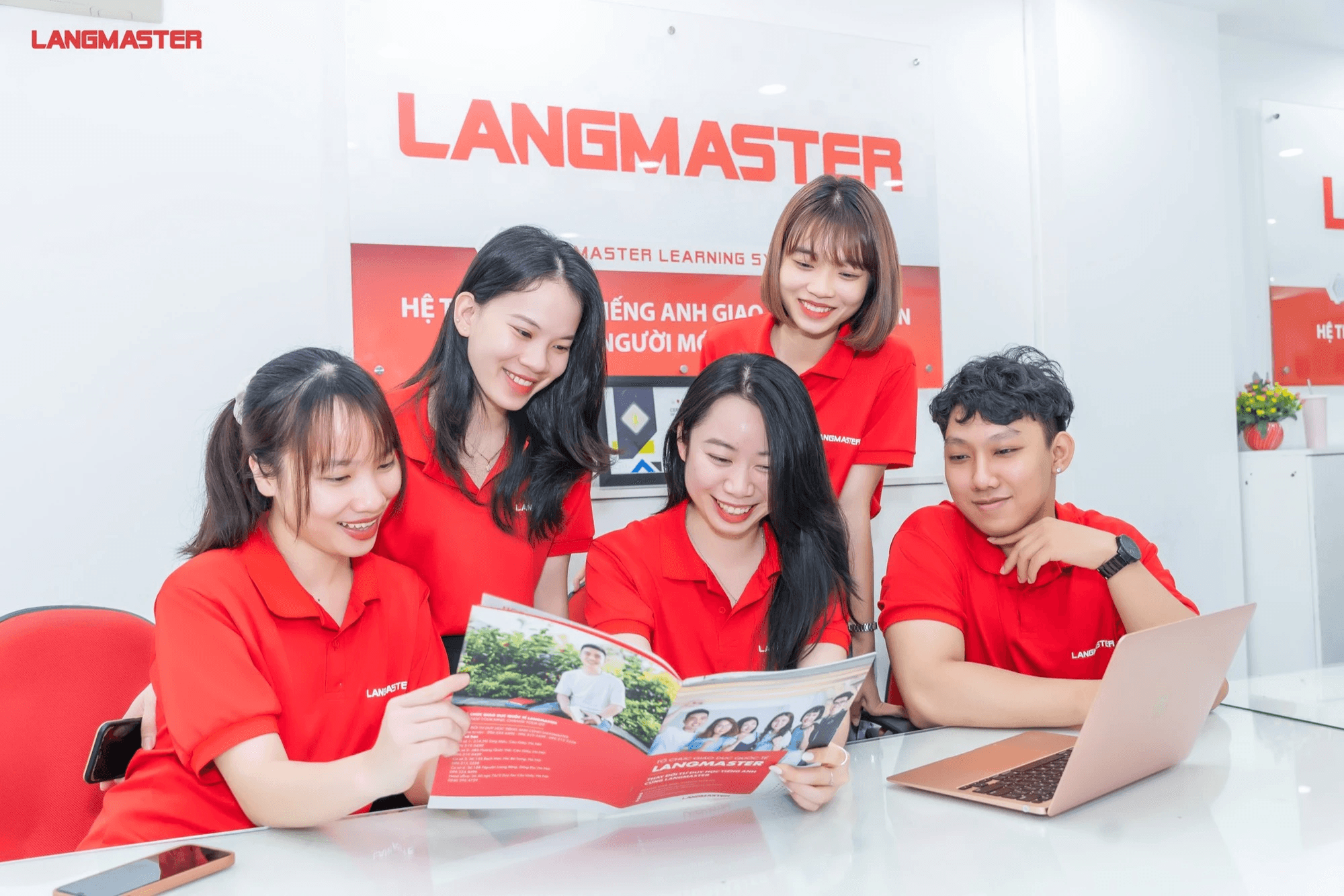 Langmaster - 7 Cảm Nhận Sâu Sắc Nhất Về Khóa Học Tiếng Anh Giao Tiếp