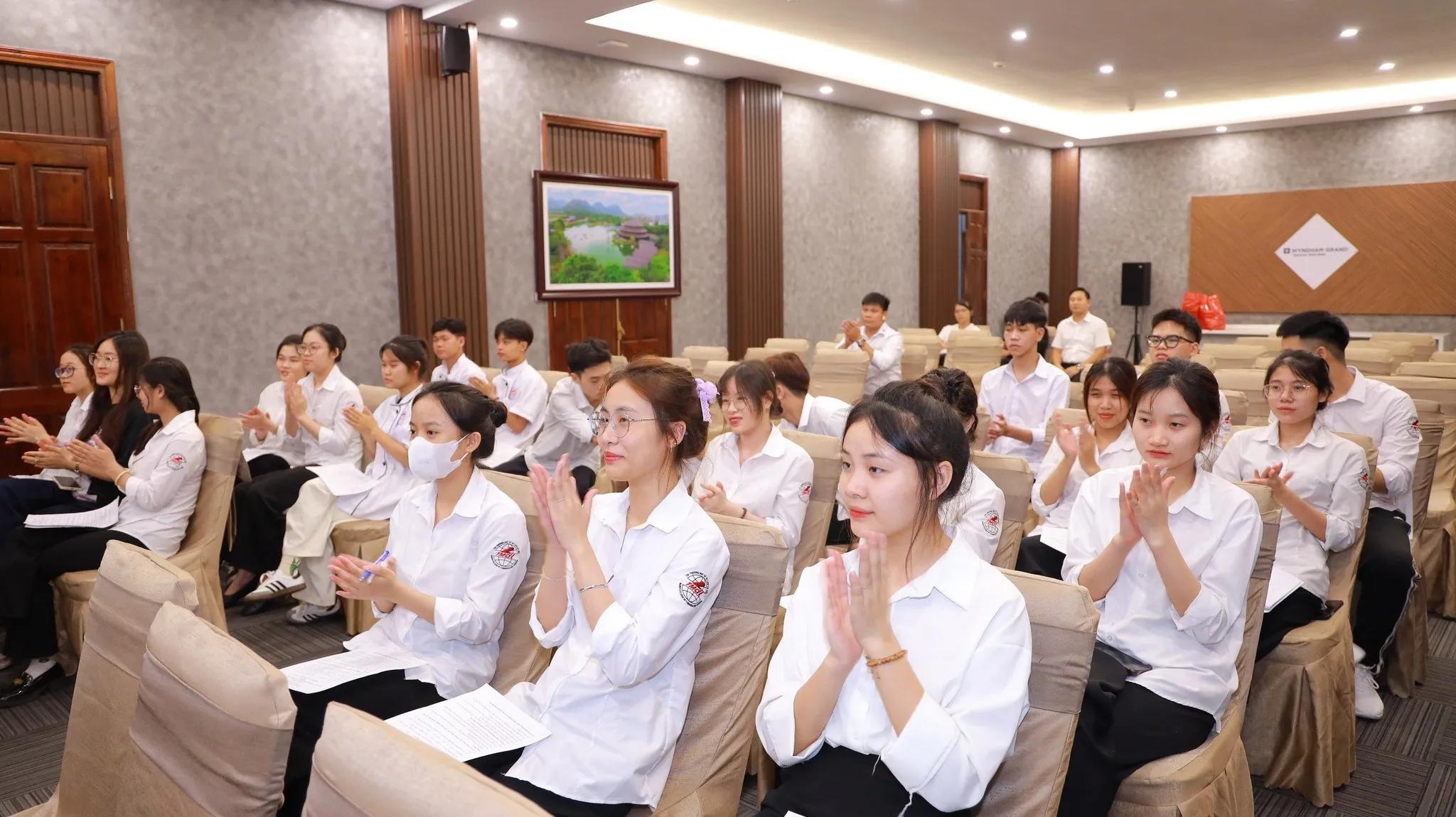 10 Đánh Giá Chân Thực Từ Sinh Viên Trường Cao Đẳng Thương Mại và Du Lịch Hà Nội-HCCT