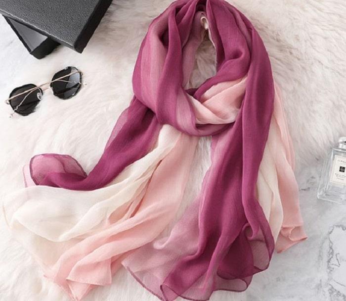 5 điểm đến đáng tin cậy để sở hữu khăn lụa tơ tằm chất lượng tại TP.HCM